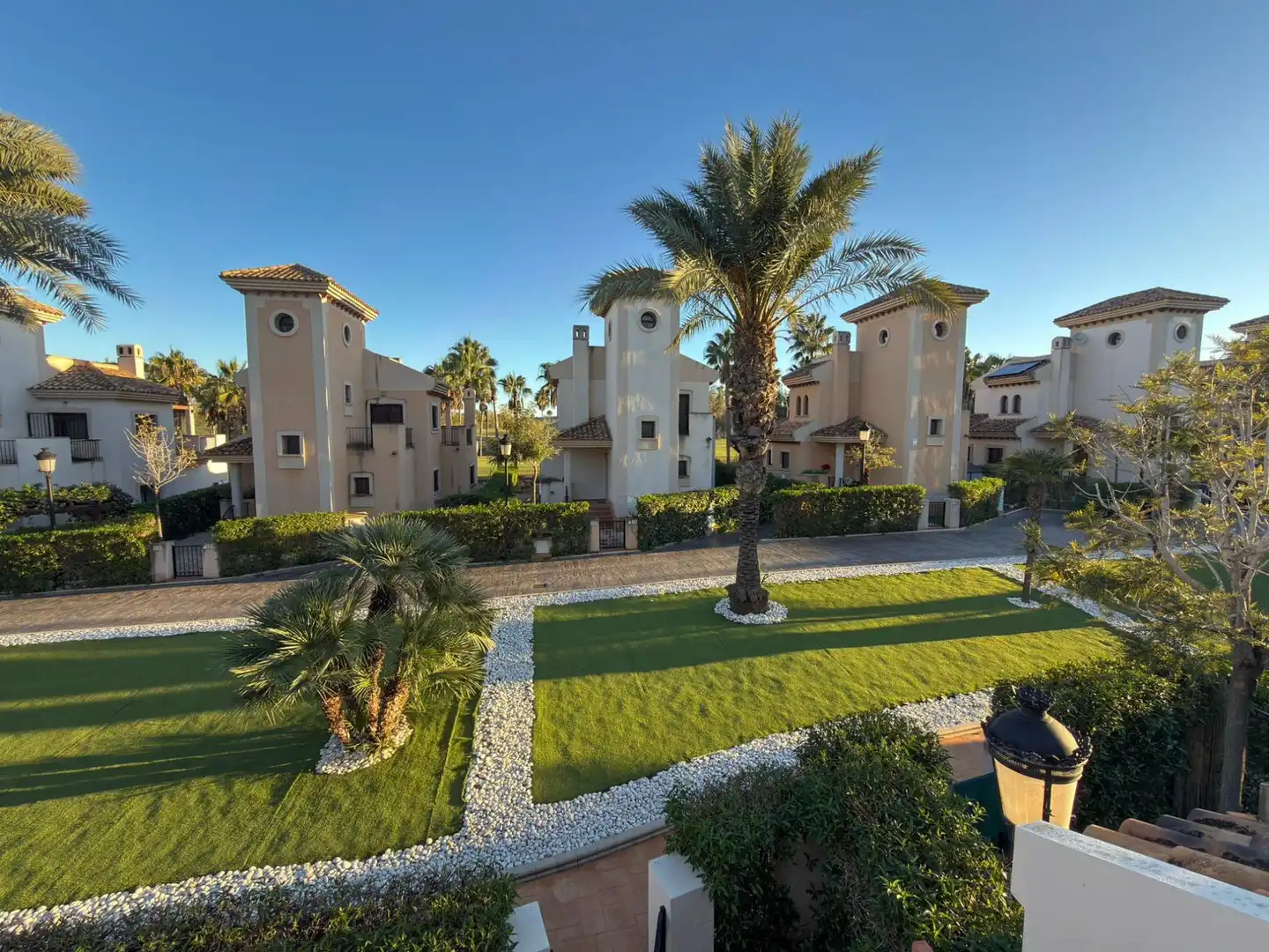 Außenansicht von Haus oder Chalet zum Verkauf in Algorfa mit Privatgarten, Terrasse und Balkon