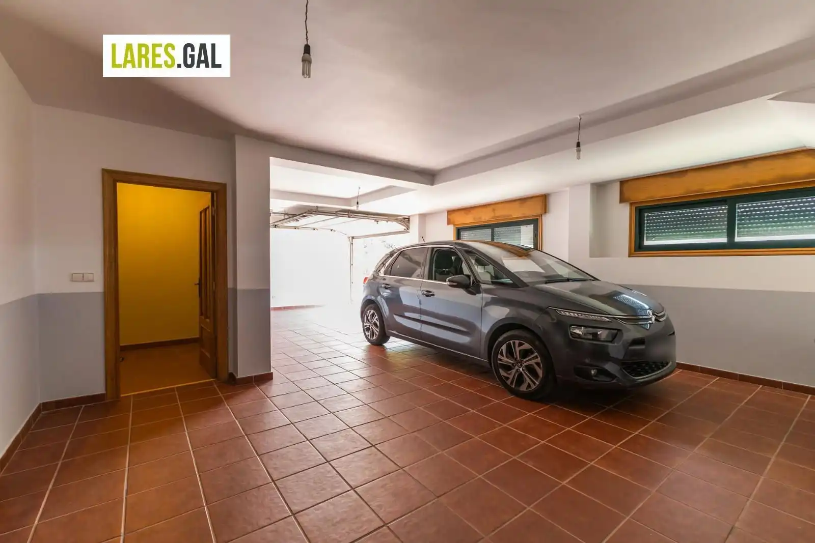 Parkplatz von Haus oder Chalet zum Verkauf in Cangas  mit Heizung, Terrasse und Möbliert