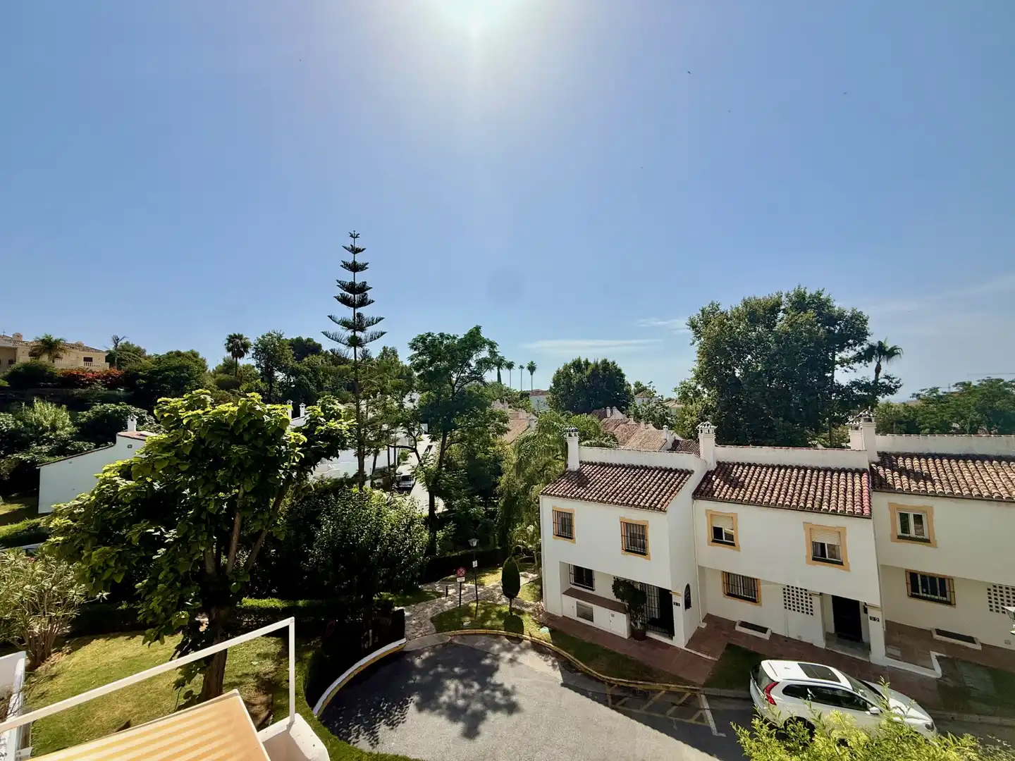 Vista exterior de Casa adosada de lloguer en Marbella amb Aire condicionat, Terrassa i Piscina