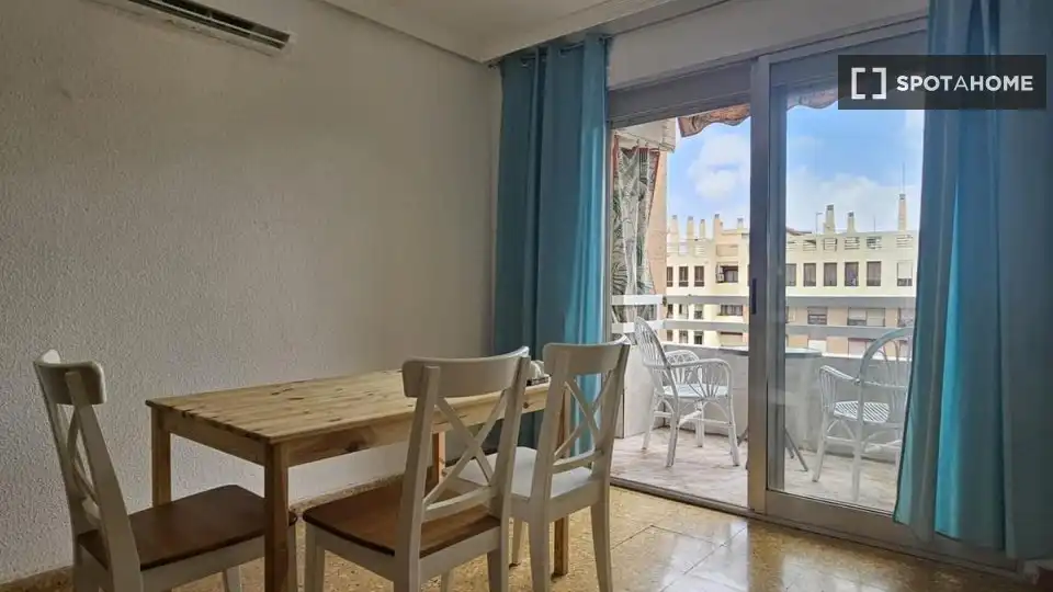 Dining room of Flat for rent in Valencia  with Air Conditioner, Heating and Furnished