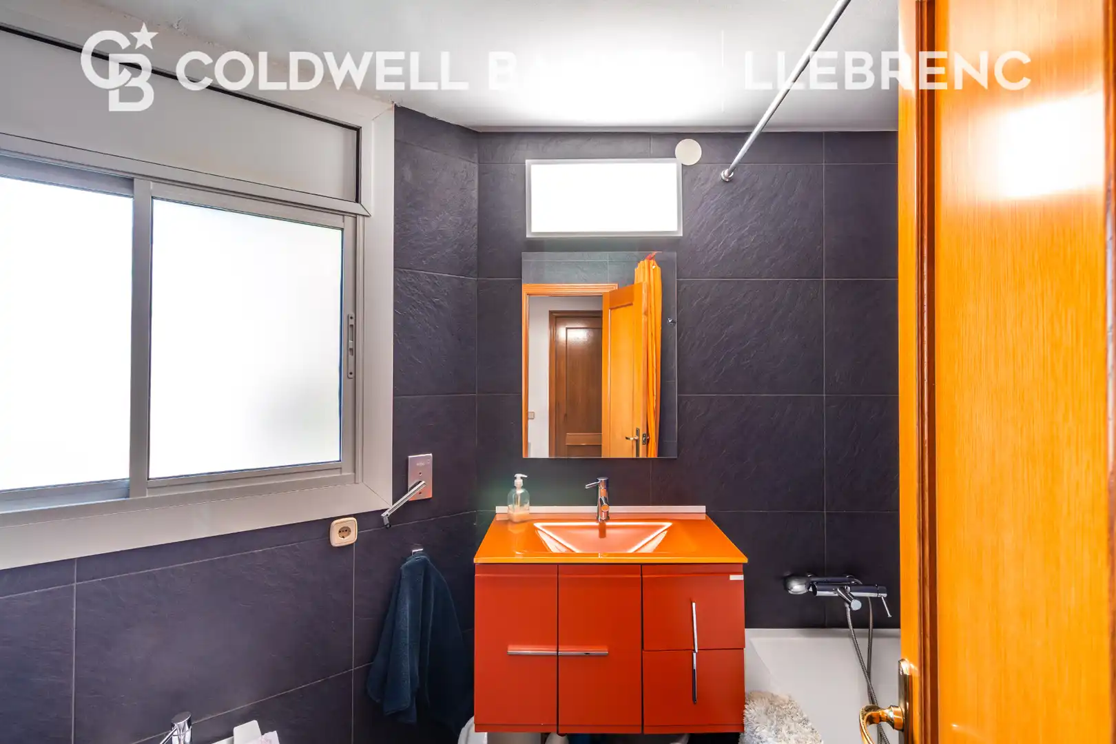 Bathroom of Houses for sale in Sant Cugat del Vallès  with Air Conditioner, Heating and Private garden