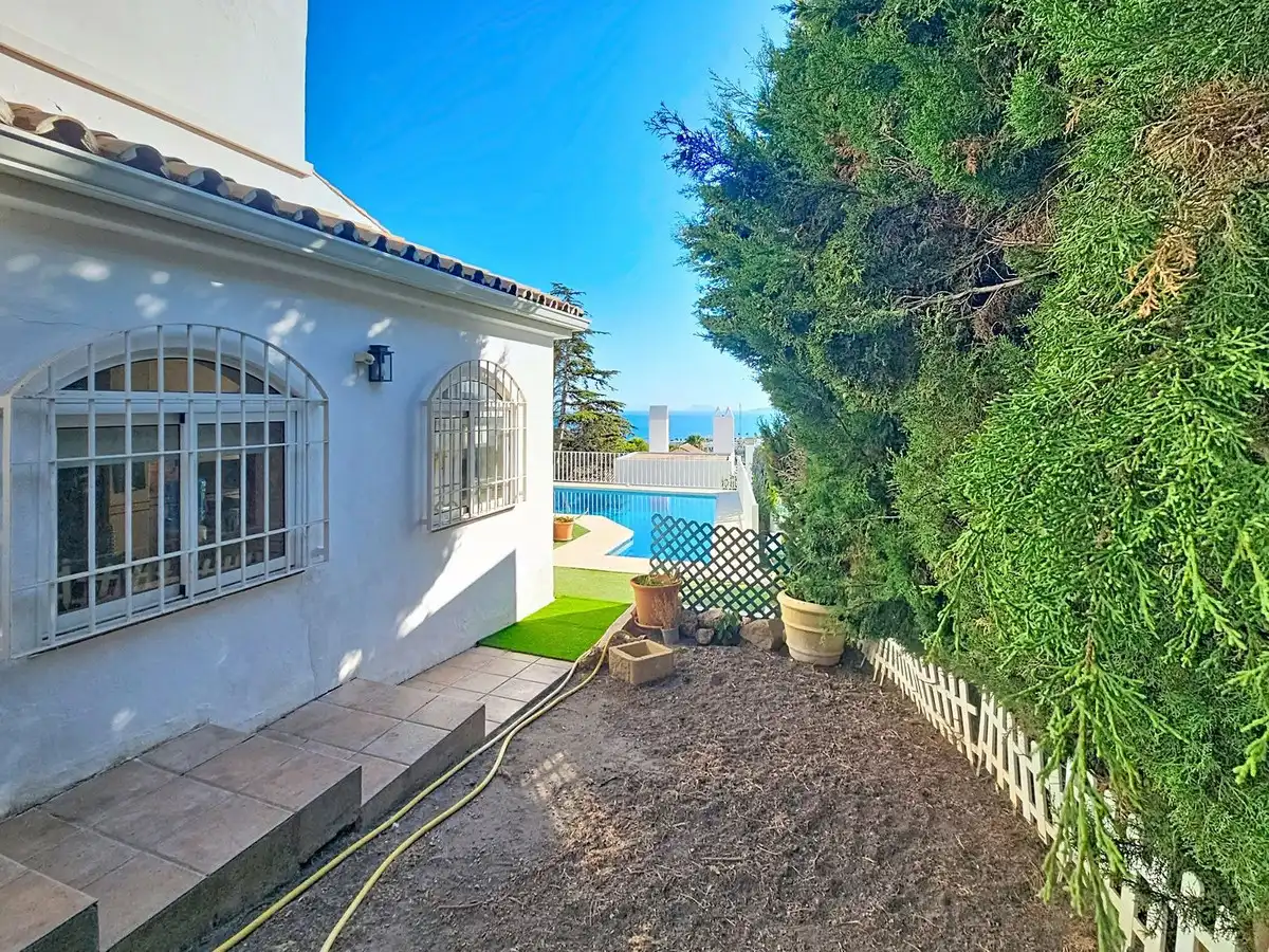 Jardí de Casa adosada en venda en Estepona amb Aire condicionat, Terrassa i Traster