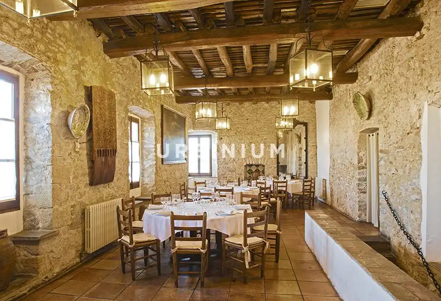 Business premises for sale in Eixample Sud – Migdia