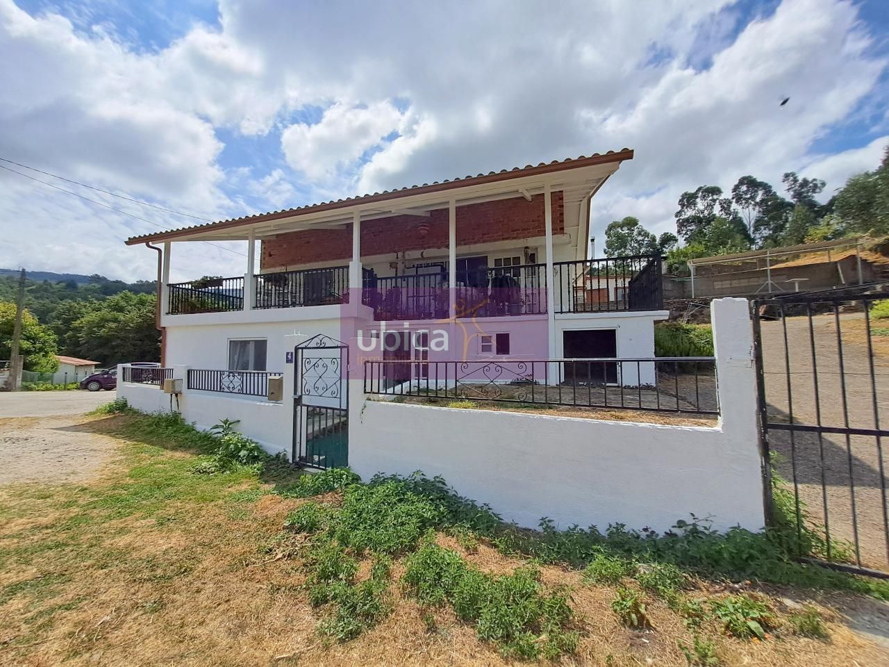 Vista exterior de Casa o xalet en venda en Covelo amb Calefacció, Jardí privat i Terrassa