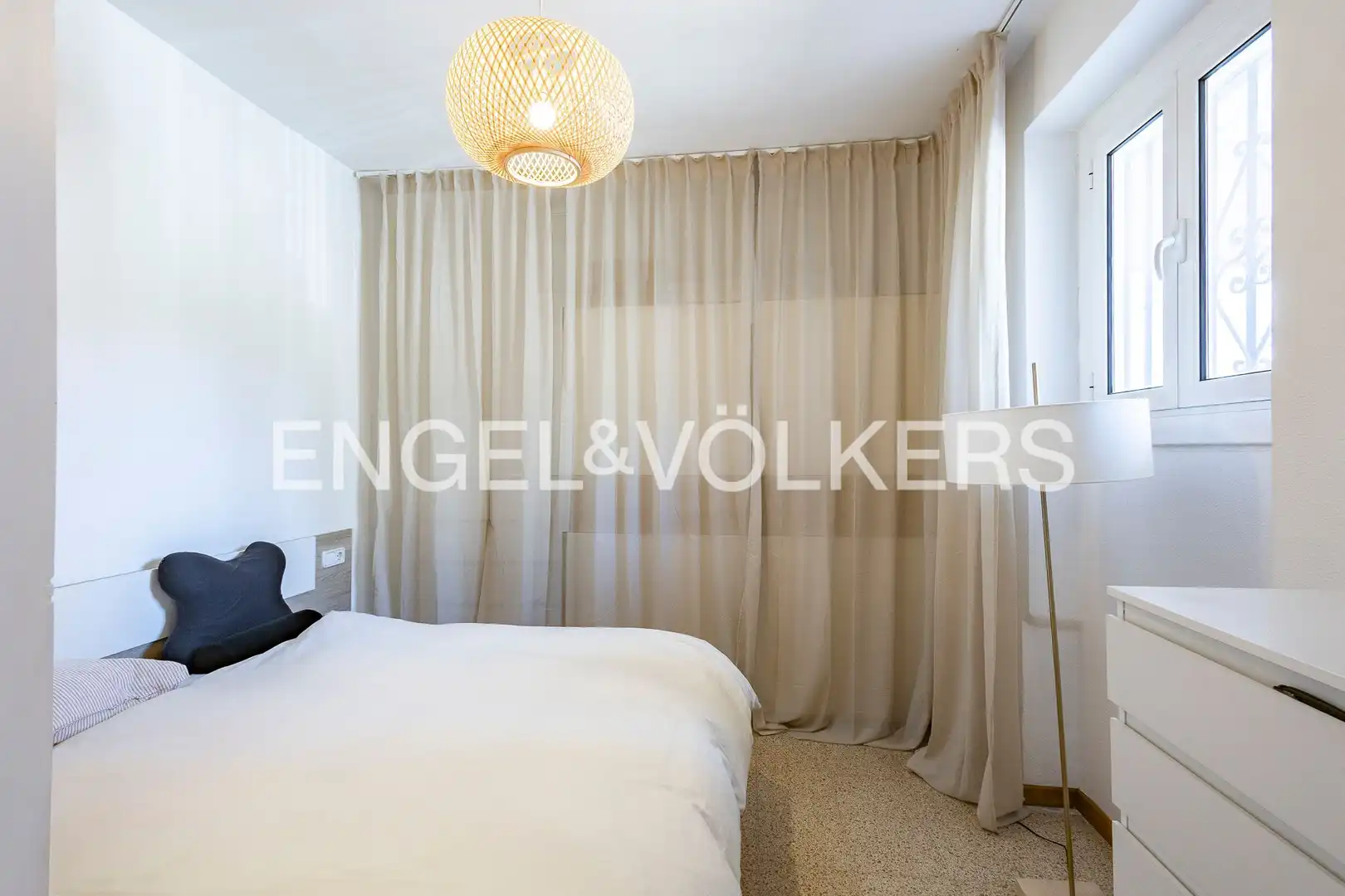 Schlafzimmer von Wohnung zum Verkauf in Barcelona mit Klimaanlage, Heizung und Terrasse