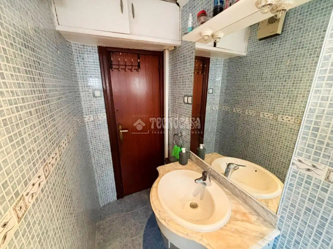 Bathroom of Flat for sale in Zaragoza  with Furnished and Balcony