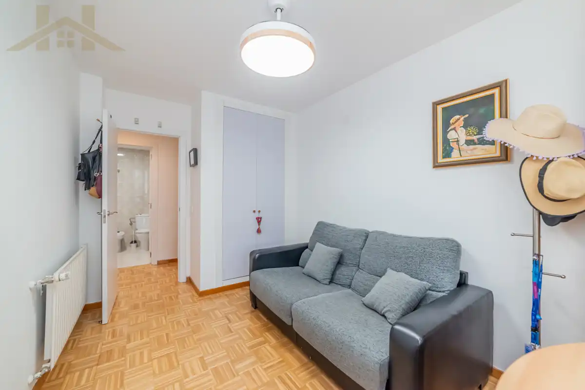 Living room of Flat for sale in Rivas-Vaciamadrid  with Air Conditioner, Heating and Parquet flooring