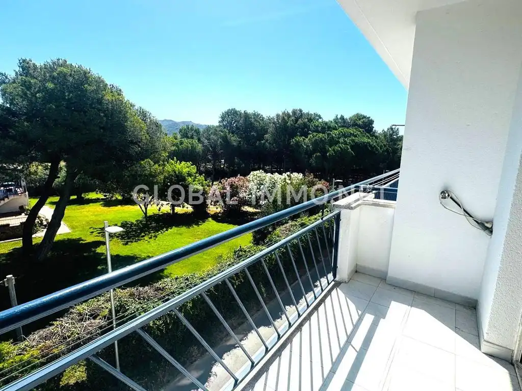 Vista exterior de Apartament en venda en Roses amb Terrassa i Moblat