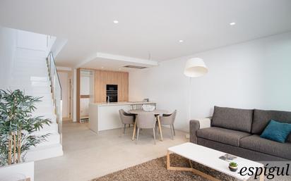 Sala d'estar de Casa adosada en venda en Girona Capital amb Terrassa i Balcó