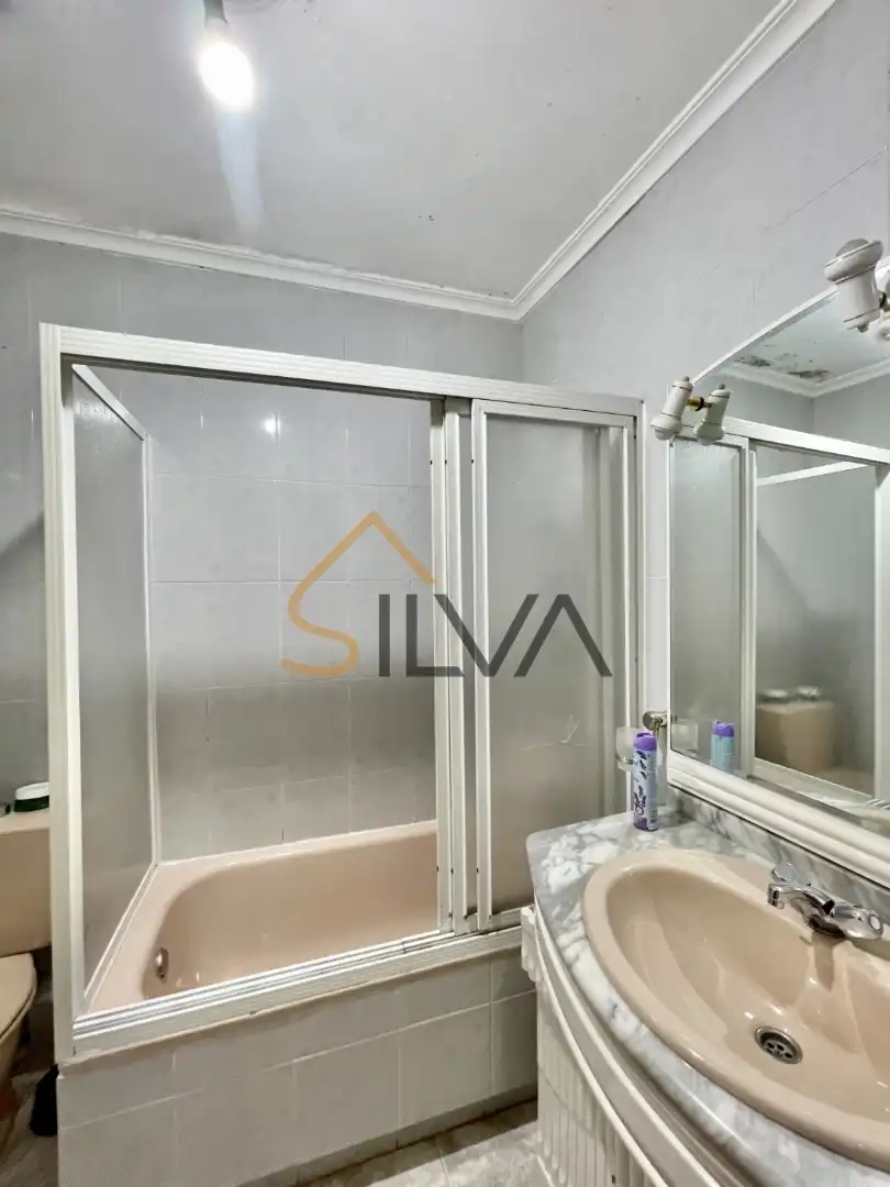 Baño de Piso en venta en Lugo con Calefacción, Parquet y Internet