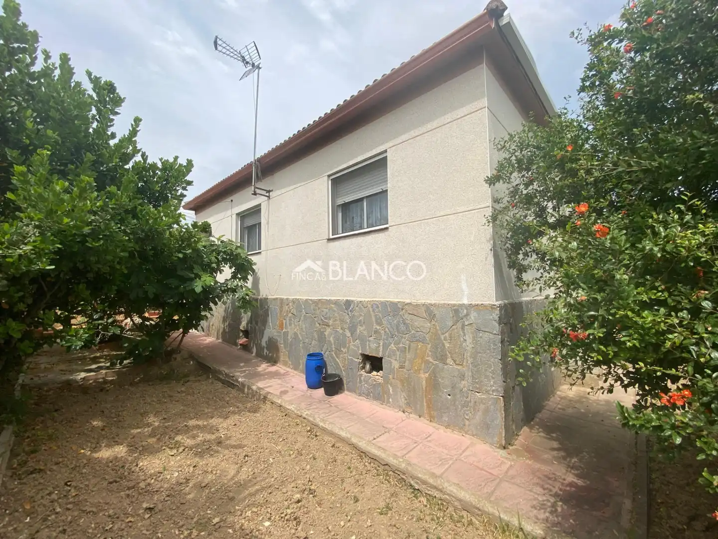 Vista exterior de Casa o xalet en venda en Piera amb Jardí privat, Moblat i Alarma