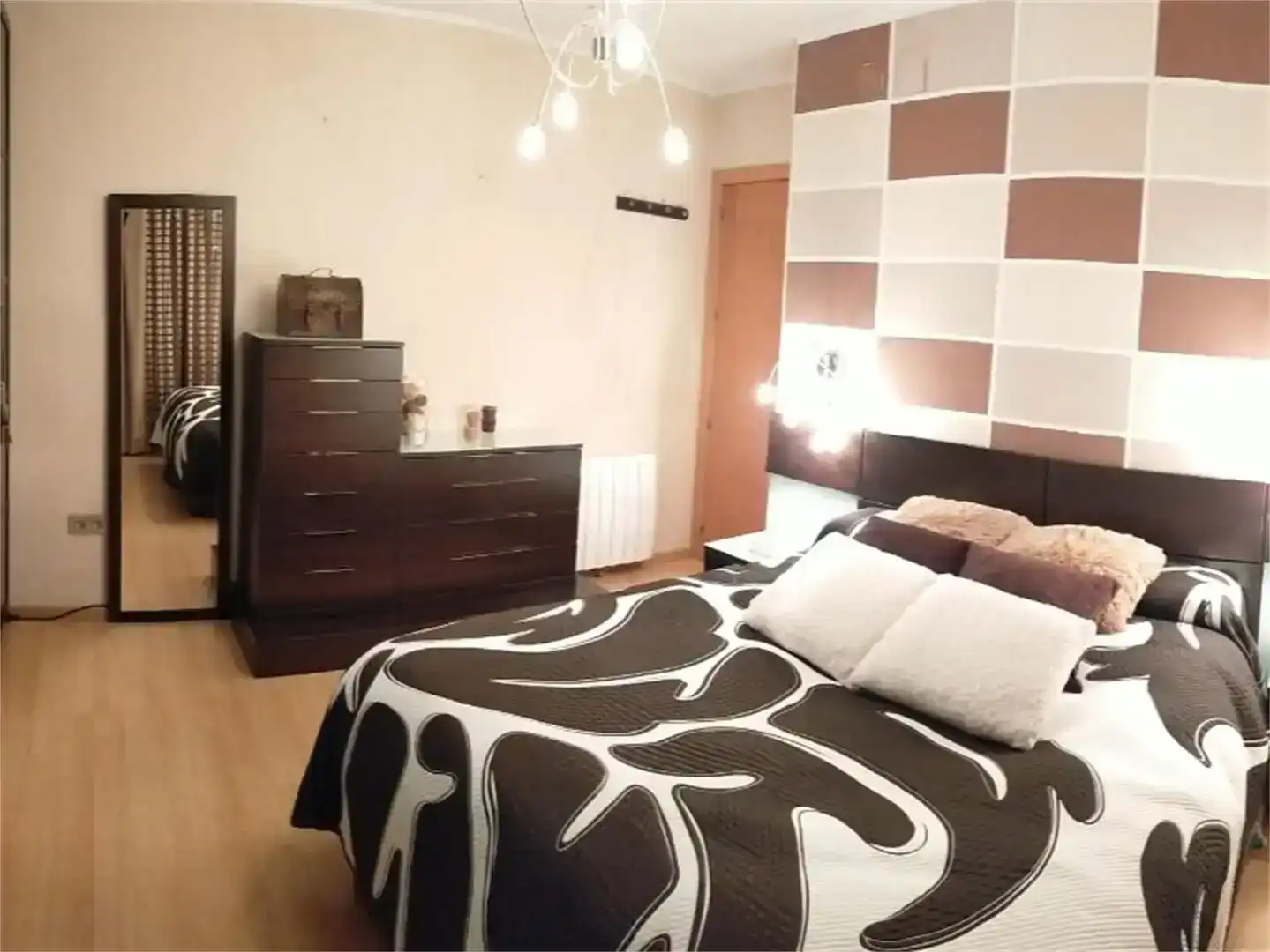 Dormitori de Casa adosada en venda en Linares amb Aire condicionat, Jardí privat i Parquet