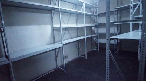 Se vende parcela de garaje abierta de 5.15 de largo por 2.60 de ancho y un trastero de 11 m2. En la zona del ayuntamiento.