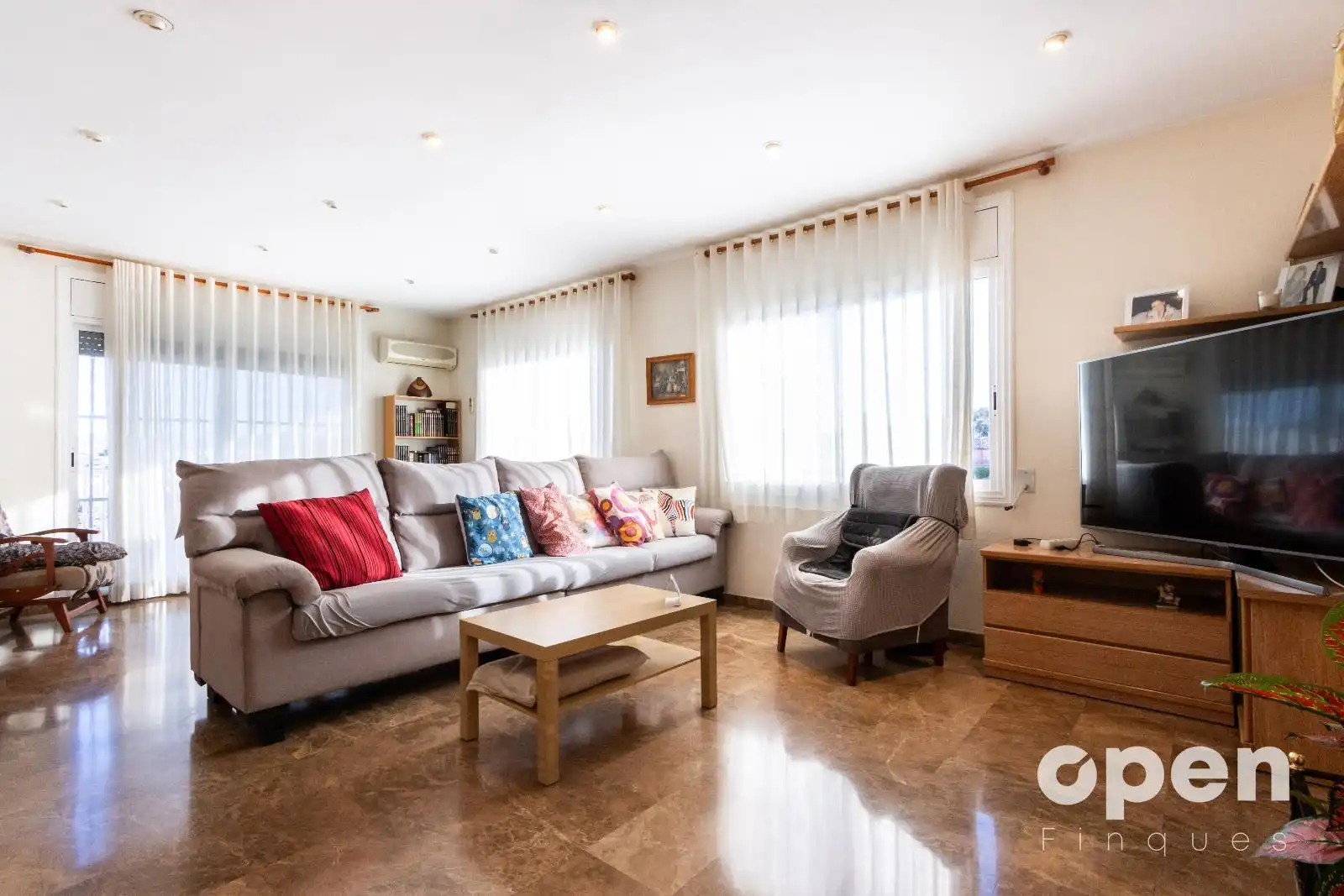 Sala de estar de Casa o chalet en venta en Terrassa con Aire acondicionado, Calefacción y Terraza