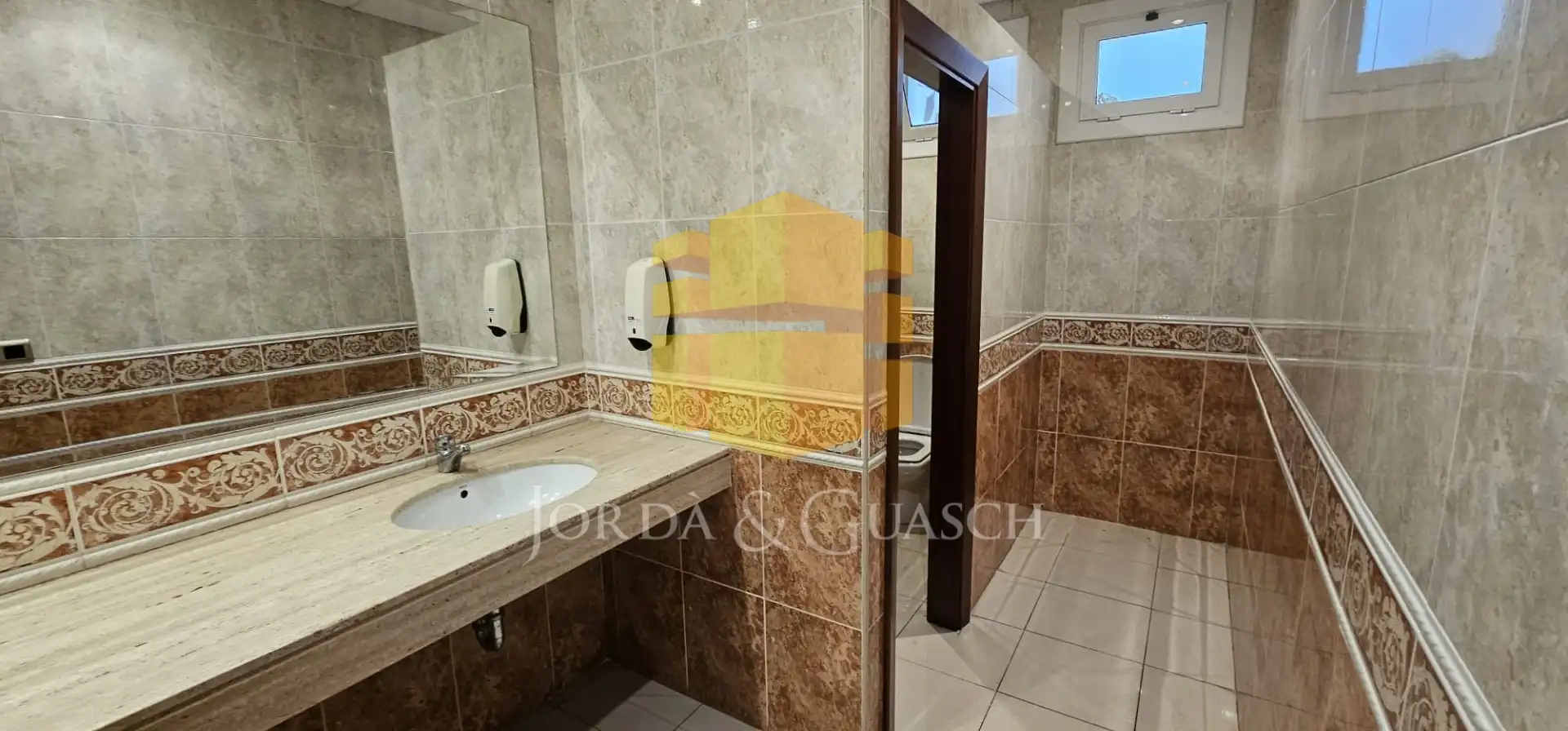 Industrial building with lift for sale in Carretera Corbera 1, imagen 26