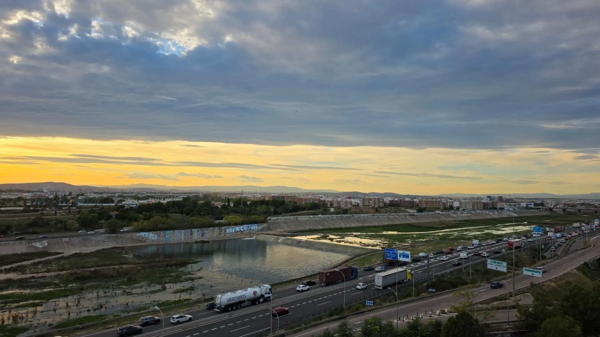 Vista exterior de Loft en venda en Xirivella amb Aire condicionat, Calefacció i Terrassa
