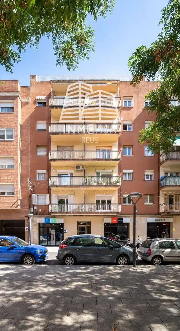 Vista exterior de Pis en venda en Reus amb Aire condicionat i Terrassa