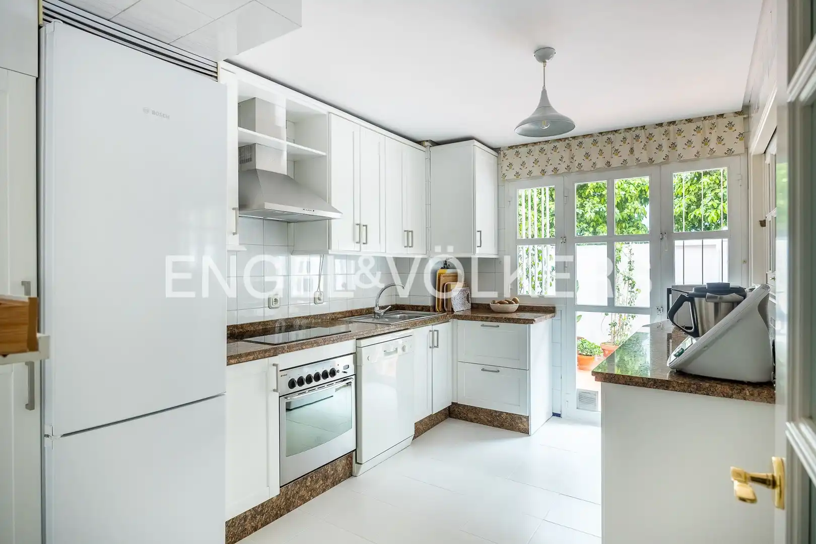 Kitchen of Houses for sale in Sevilla  with Air Conditioner, Heating and Private garden