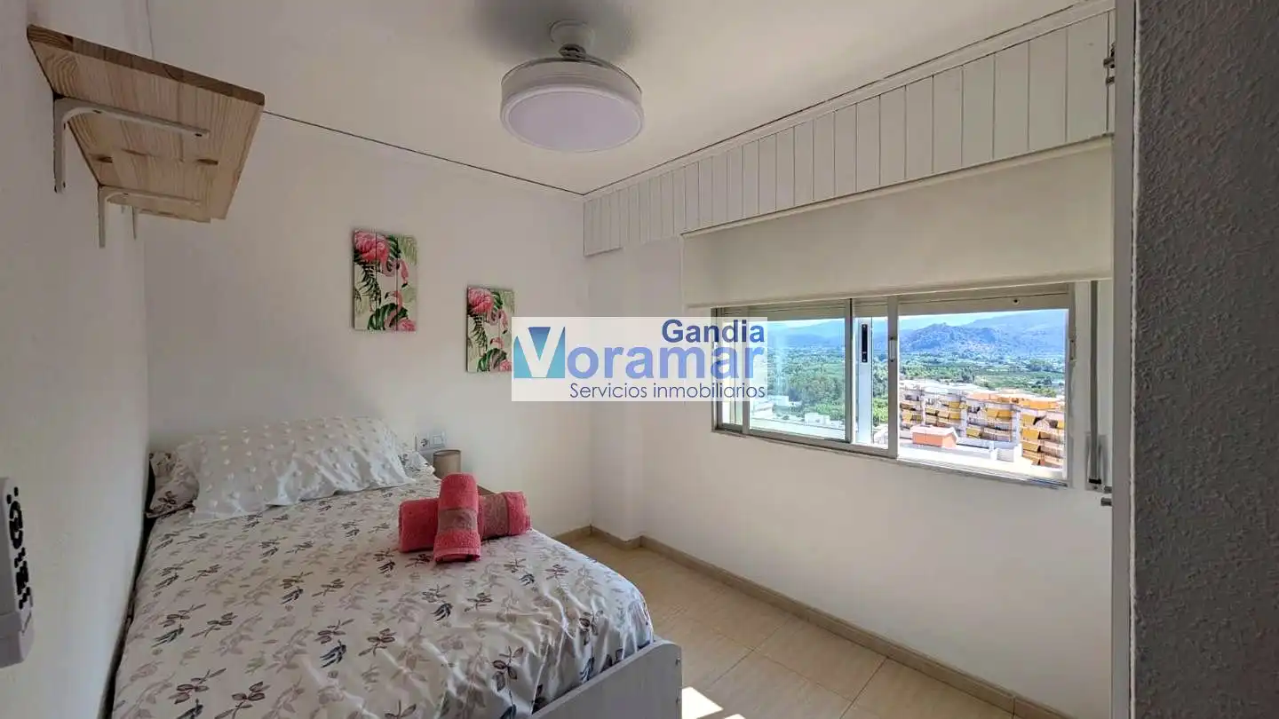 Habitación de Apartamento de alquiler en Gandia con Aire acondicionado y Amueblado