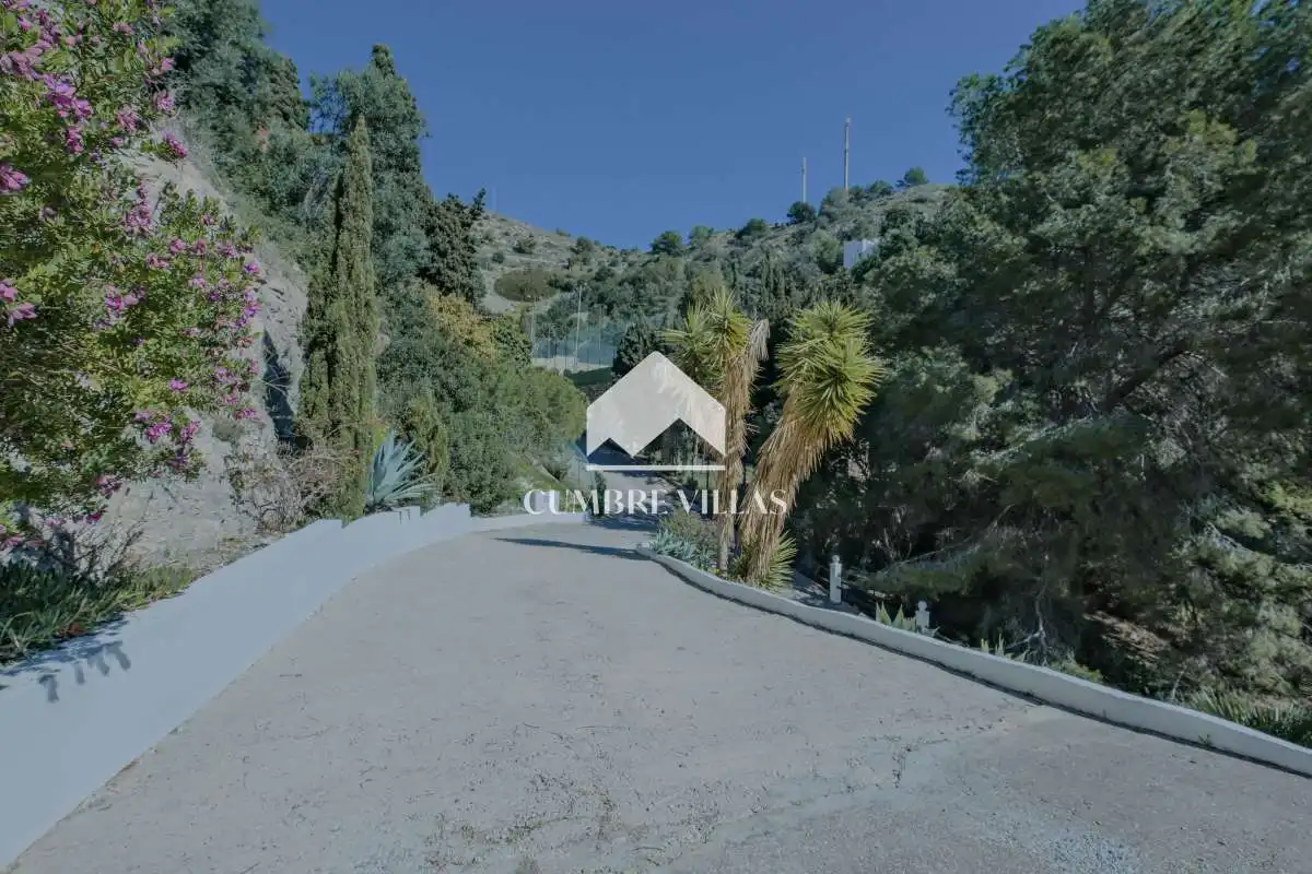 Vista exterior de Casa o xalet en venda en Almuñécar amb Calefacció, Jardí privat i Terrassa