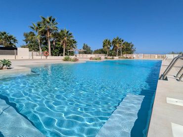 Apartament amb piscina en venda a Las Marinas / Les Marines