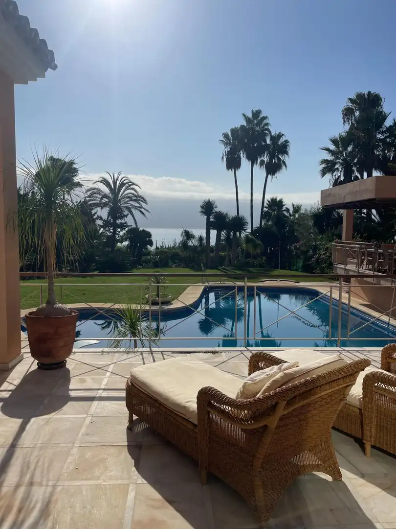 Jardí de Casa o xalet en venda en Estepona amb Aire condicionat, Terrassa i Traster