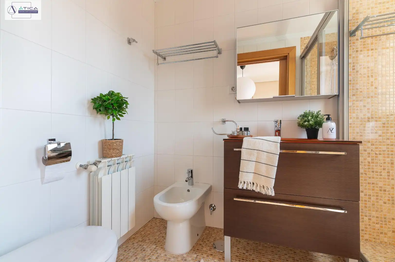Baño de Ático en venta en Santander con Calefacción, Jardín privado y Parquet