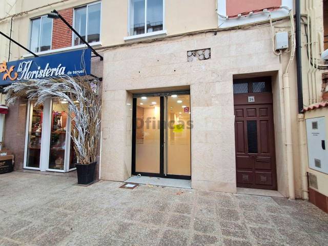 Local comercial en Alquiler en De Sagunto en Ensanche - Fuenfresca