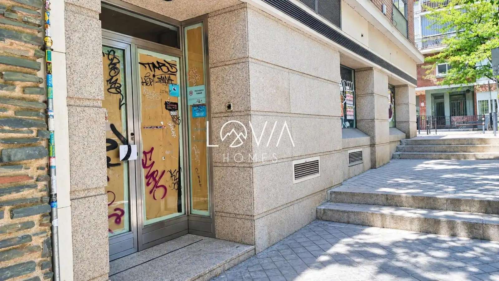 Vista exterior de Local en venda en Madrid