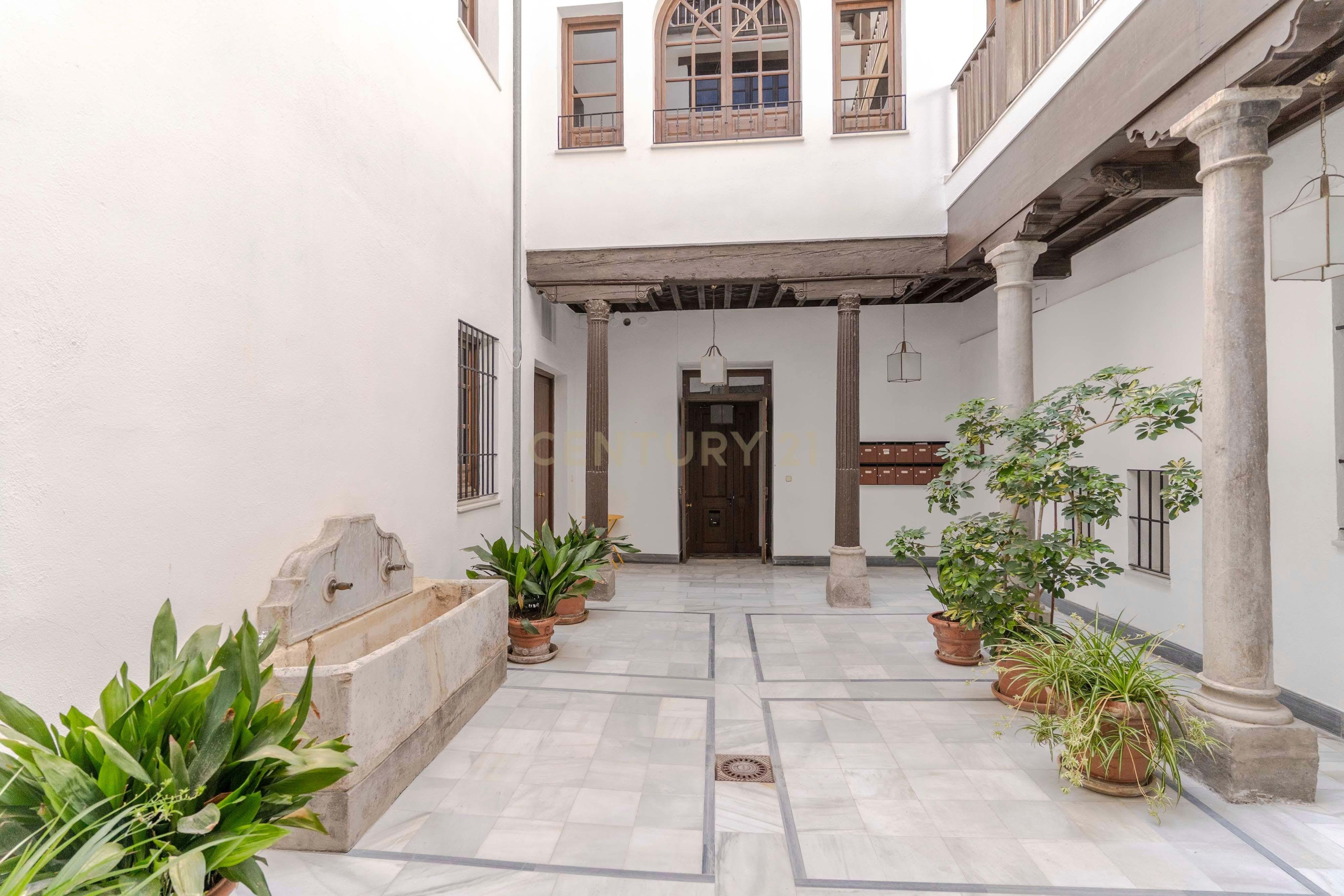 Flat for sale in  Granada Capital  with Air Conditioner