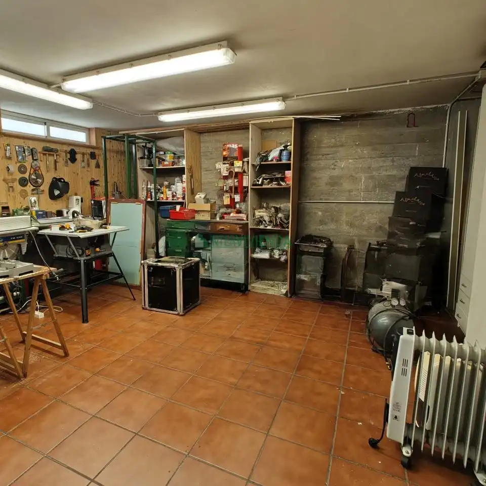 Casa adosada en venta en Vigo  con Calefacción, Terraza y Trastero