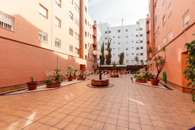 Piso en Venta en Calle Juan Sierra en La Calzada - La Florida