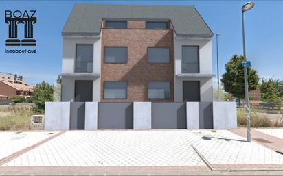 Exterior view of Single-family semi-detached for sale in Fuenlabrada  with Air Conditioner, Private garden and Terrace