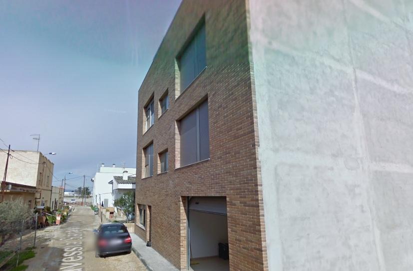 Foto 1 de Pis en venda a C/ Riu Llobregat, Deltebre, Tarragona