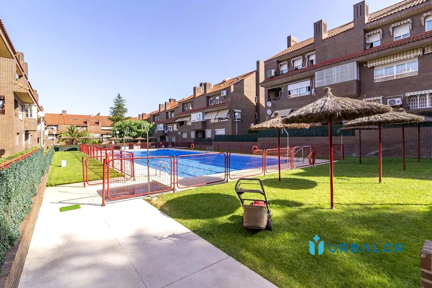 Vista exterior de Dúplex en venta en Alcorcón con Aire acondicionado, Calefacción y Parquet