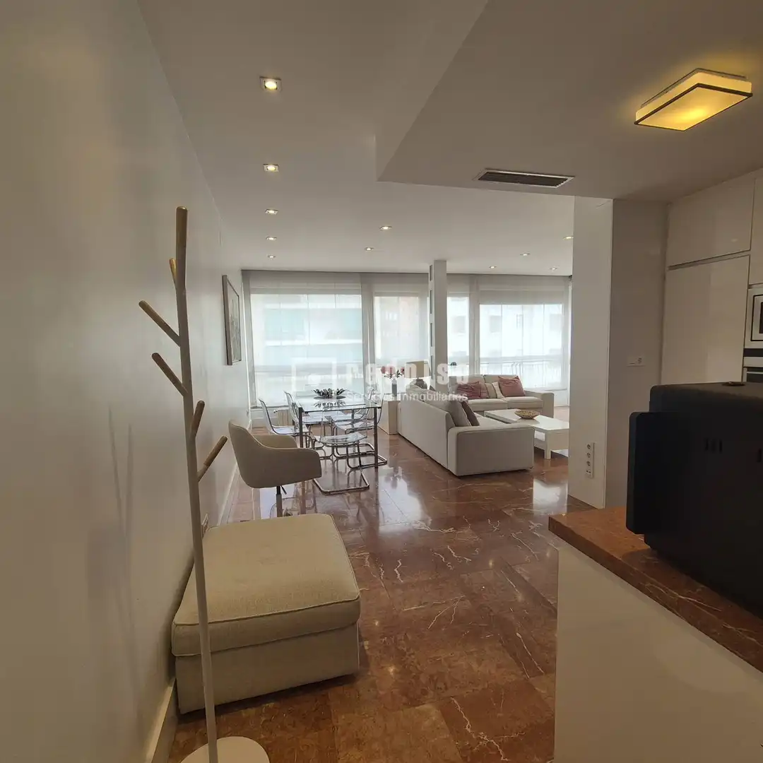 Living room of Flat for rent in Sevilla  with Air Conditioner, Terrace and Storage room