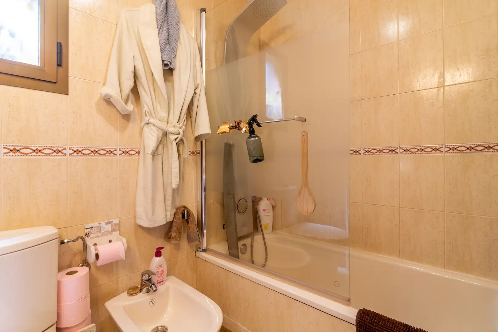 Bathroom of Ground floor for sale in Alcorcón  with Heating, Private garden and Parquet flooring