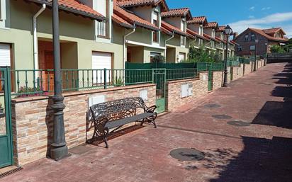 Exterior view of Single-family semi-detached for sale in Torrelavega   with Terrace