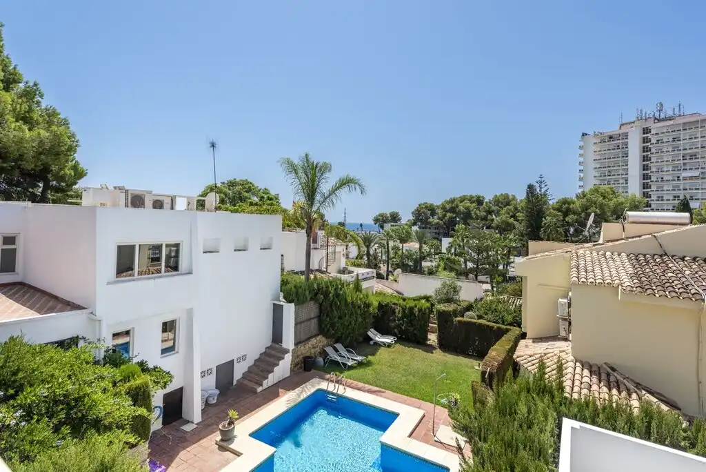 Vista exterior de Casa o chalet en venta en Marbella con Aire acondicionado, Jardín privado y Terraza
