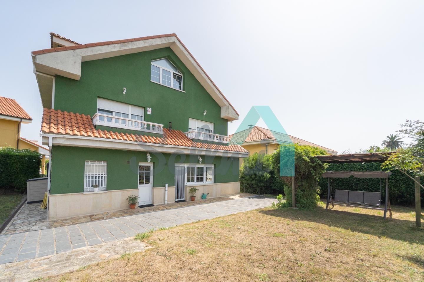 Vista exterior de Casa o xalet en venda en Avilés amb Calefacció, Jardí privat i Parquet