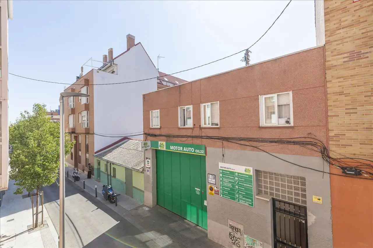 Vista exterior de Piso en venta en Madrid
