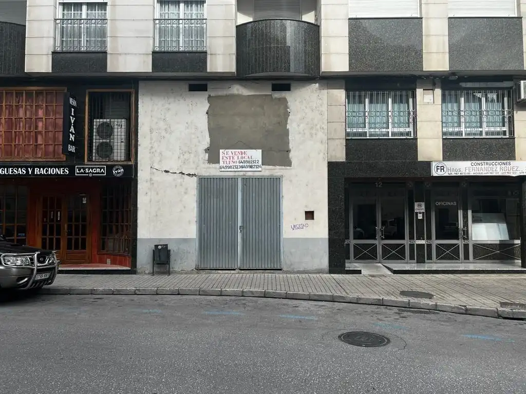 Local comercial en venda a Calle de San Juan Apóstol 2