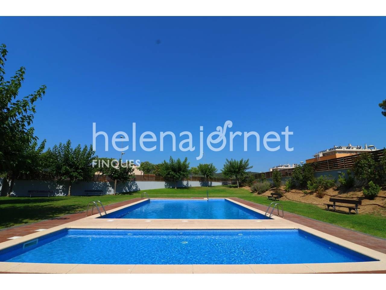 Swimming pool of Flat for sale in Sant Feliu de Guíxols  with Air Conditioner, Heating and Terrace