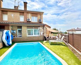 Exterior view of Single-family semi-detached for sale in Banyoles  with Air Conditioner, Heating and Private garden