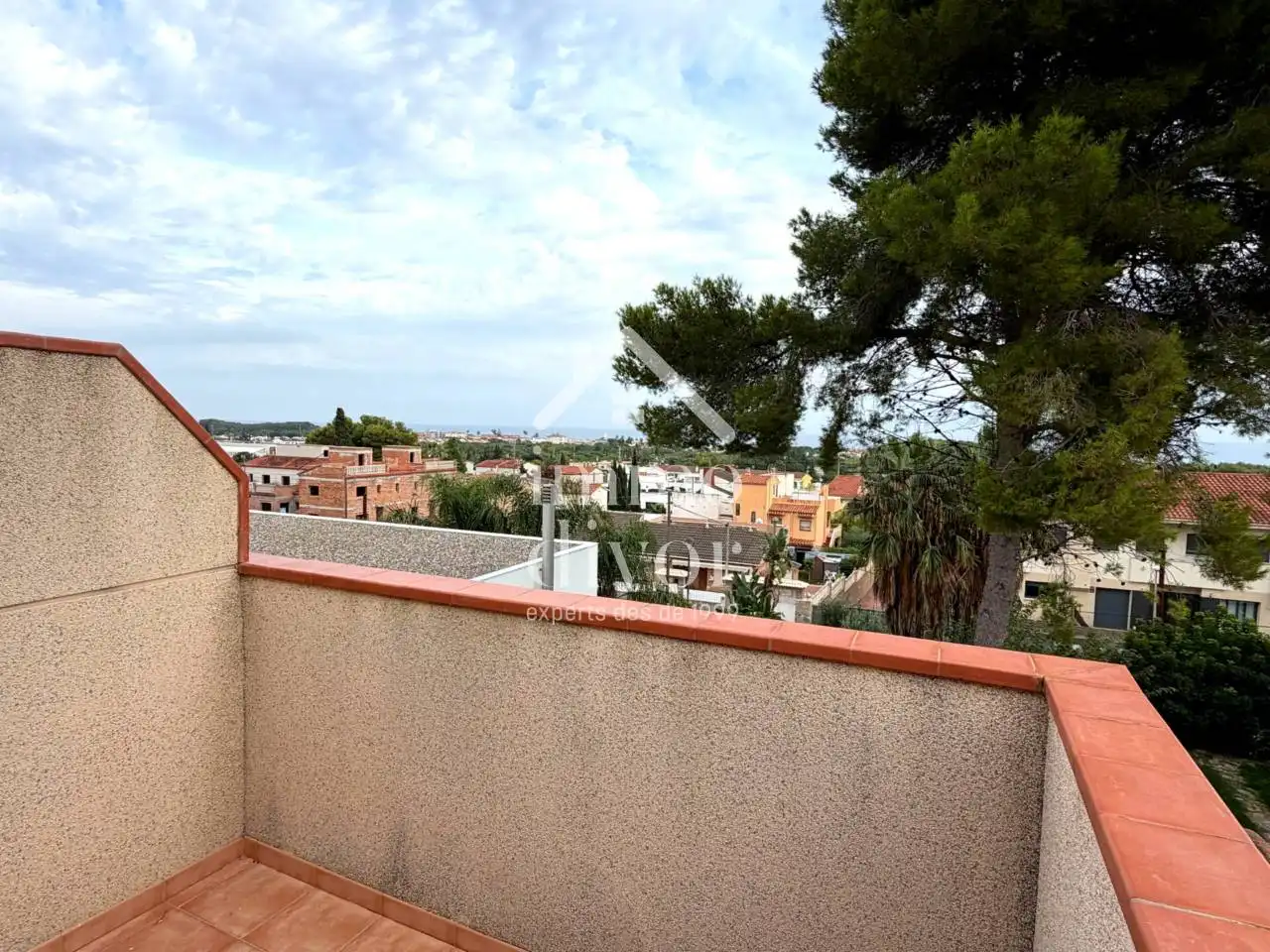 Casa aparellada amb jardí en venda a Calle Barcelona, imagen 25