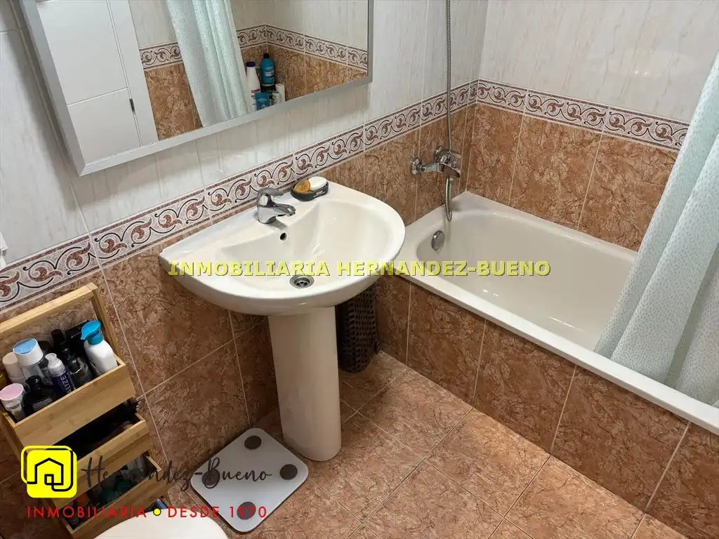 Baño de Dúplex de alquiler en Salamanca con Calefacción, Terraza y Piscina