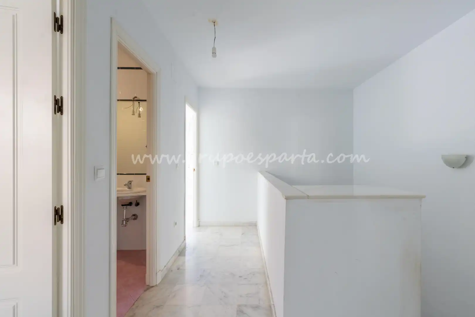 Detached homes for sale in Espartinas  with Air Conditioner, Heating and Oven
