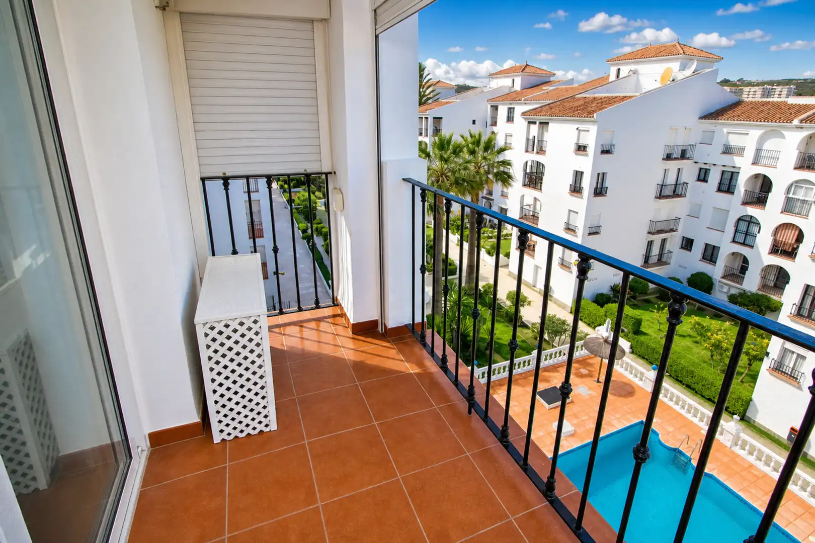 Terrasse von Dachboden zum Verkauf in Manilva mit Klimaanlage, Terrasse und Schwimmbad
