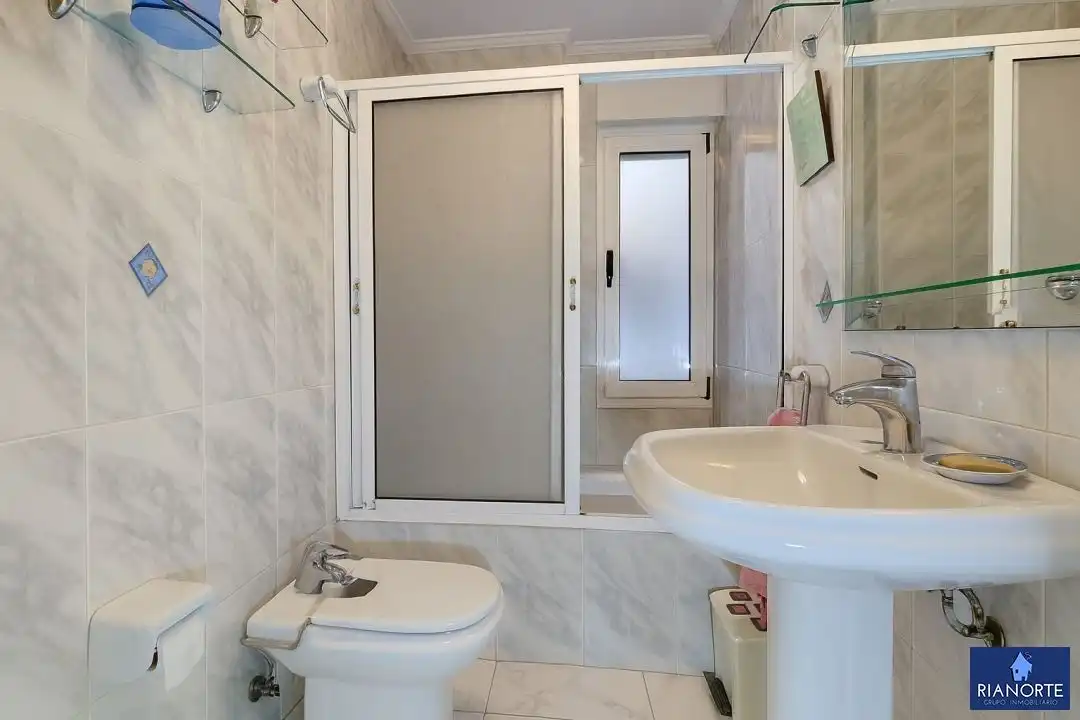 Baño de Piso en venta en Gozón con Calefacción y Amueblado