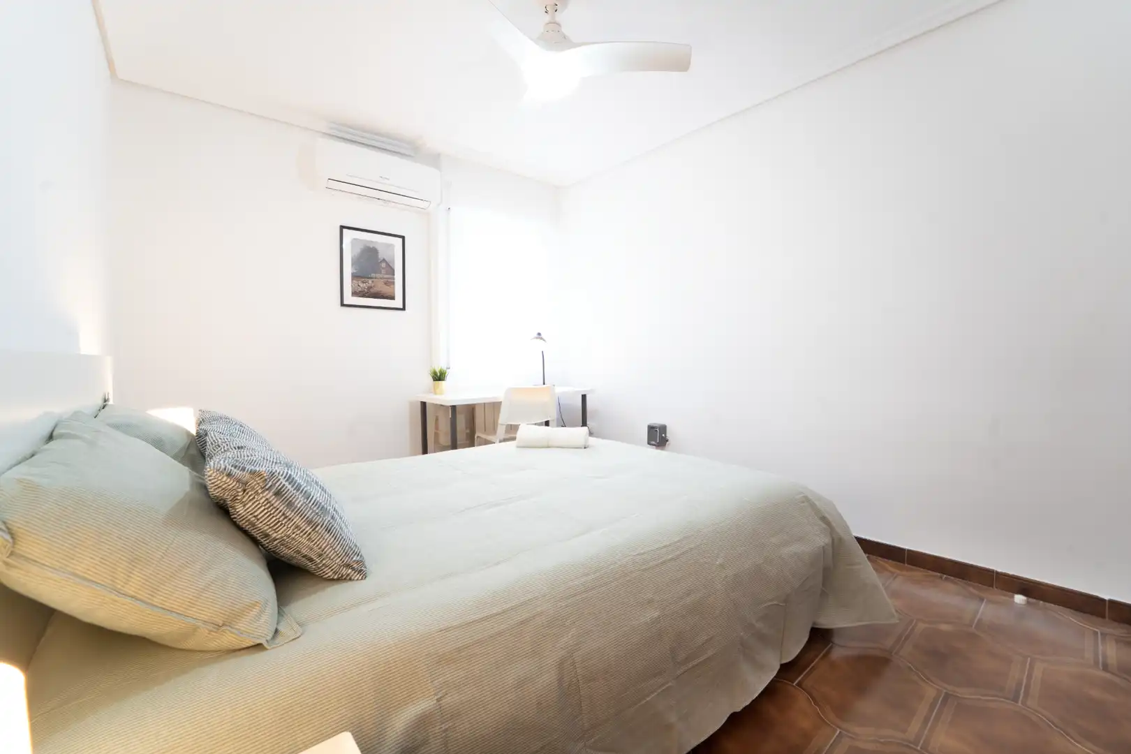 Room in Avenida del Cardenal Herrera Oria, 248, Peñagrande